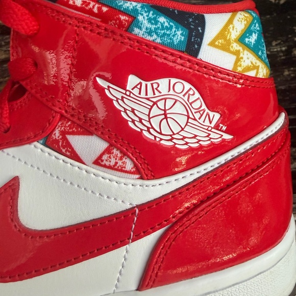 Nike Air Jordan 1 Mid SE Barcelona Sweater Red Patent Size 9 Chile Red Sneakers main image 5